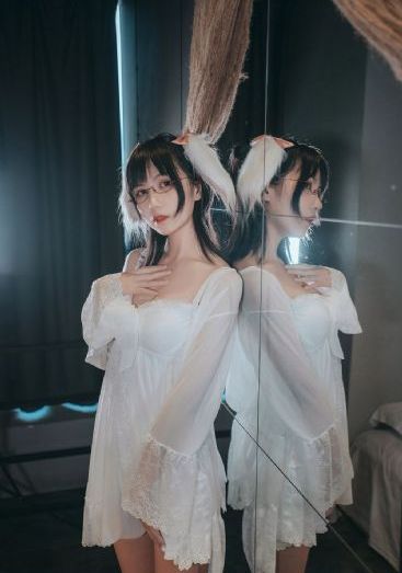 日本翘臀美女护士激情写真